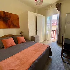 https://hotel-auberge-les-merisiers.fr-provencehotel.com